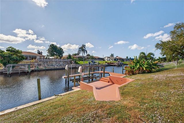 1038 SE 30th ST, Cape Coral, FL 33904