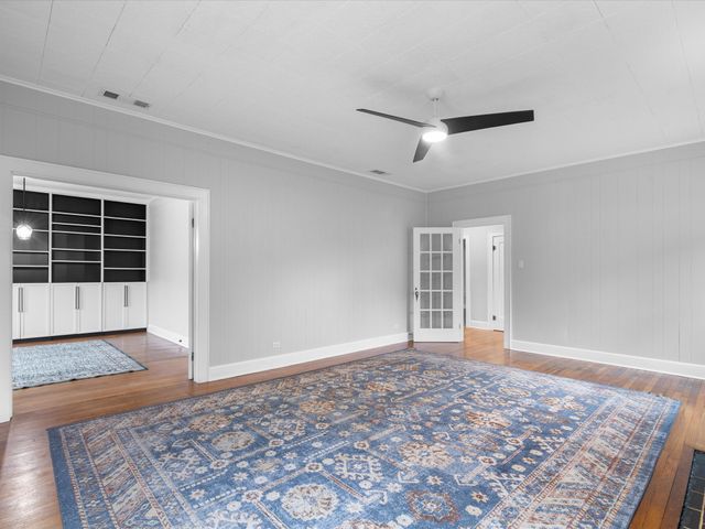 605 W Crockett Street, Ennis, TX 75119