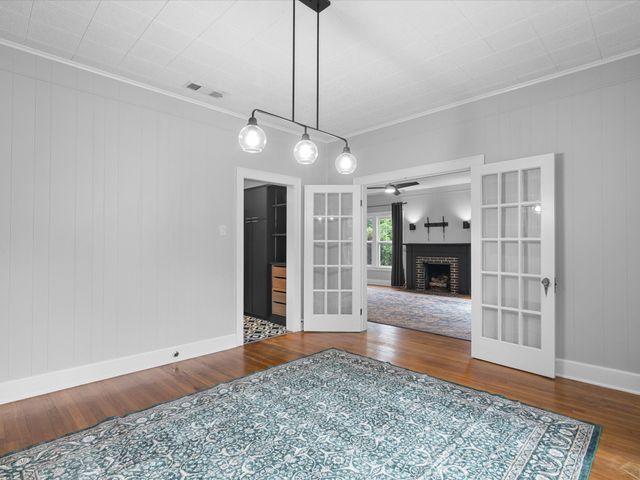 605 W Crockett Street, Ennis, TX 75119