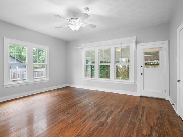 605 W Crockett Street, Ennis, TX 75119