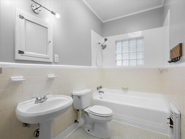 605 W Crockett Street, Ennis, TX 75119