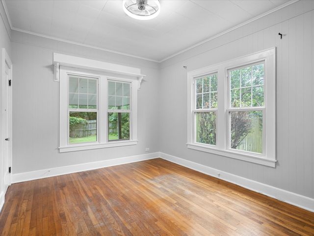 605 W Crockett Street, Ennis, TX 75119