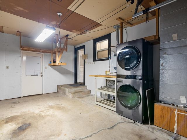 605 W Crockett Street, Ennis, TX 75119