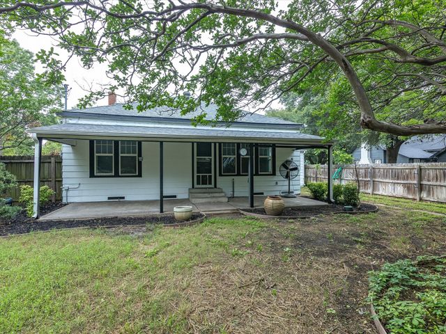 605 W Crockett Street, Ennis, TX 75119