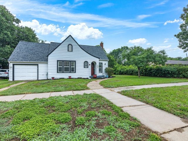 605 W Crockett Street, Ennis, TX 75119