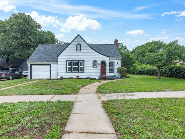 605 W Crockett Street, Ennis, TX 75119