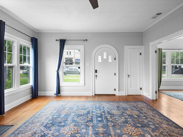 605 W Crockett Street, Ennis, TX 75119