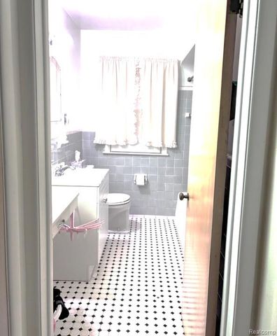 222 Lakewood Street, Detroit, MI 48215