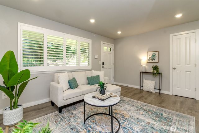 955 California Avenue SE, Port Orchard, WA 98366