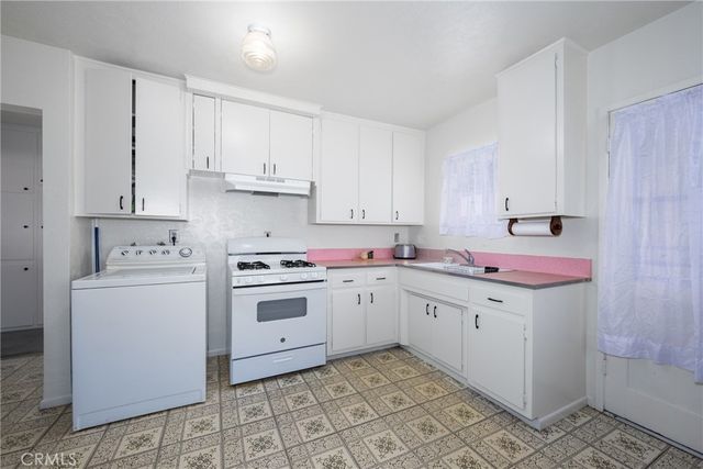 824 E I Street, Ontario, CA 91764