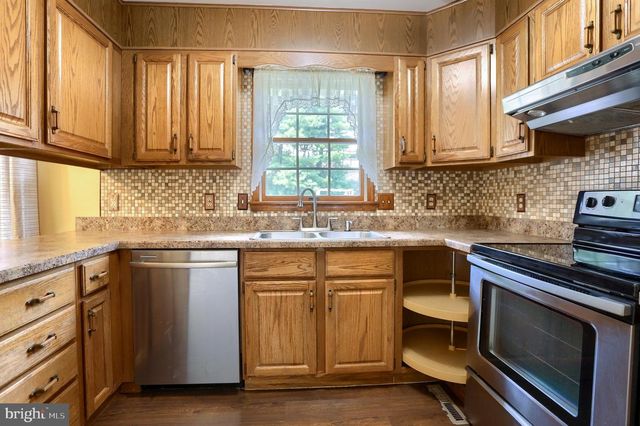 888 SUNNY HILL LN, Harrisburg, PA 17111