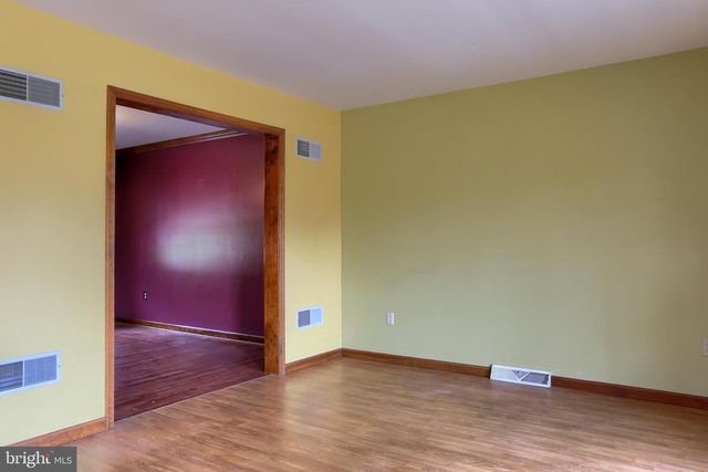 888 SUNNY HILL LN, Harrisburg, PA 17111