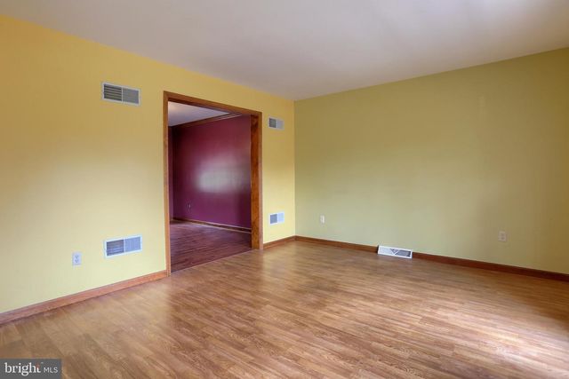 888 SUNNY HILL LN, Harrisburg, PA 17111