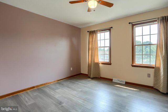 888 SUNNY HILL LN, Harrisburg, PA 17111