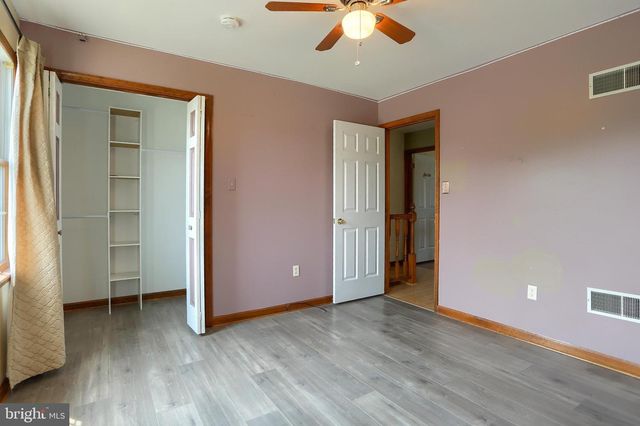 888 SUNNY HILL LN, Harrisburg, PA 17111