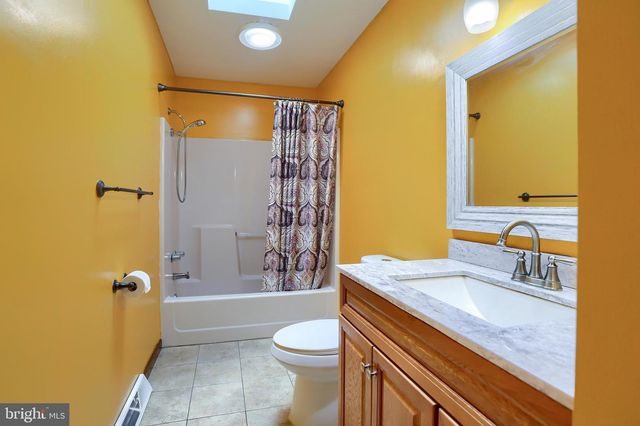 888 SUNNY HILL LN, Harrisburg, PA 17111