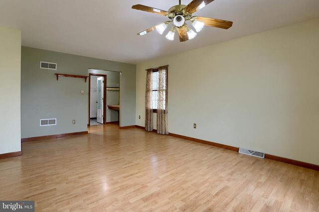 888 SUNNY HILL LN, Harrisburg, PA 17111