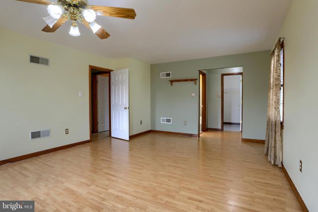 888 SUNNY HILL LN, Harrisburg, PA 17111