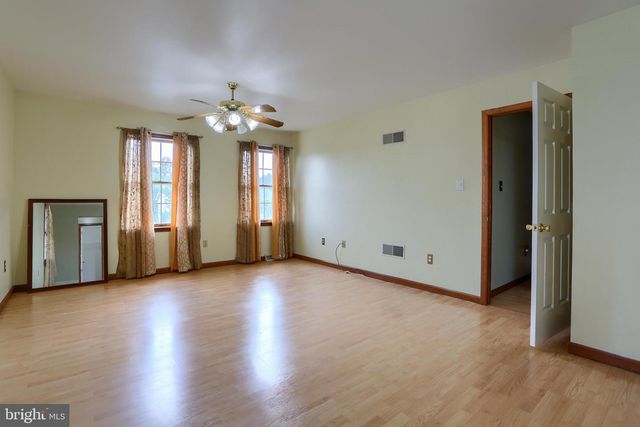 888 SUNNY HILL LN, Harrisburg, PA 17111