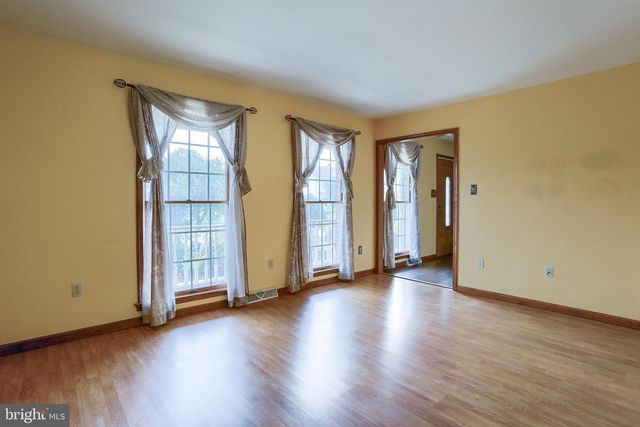 888 SUNNY HILL LN, Harrisburg, PA 17111