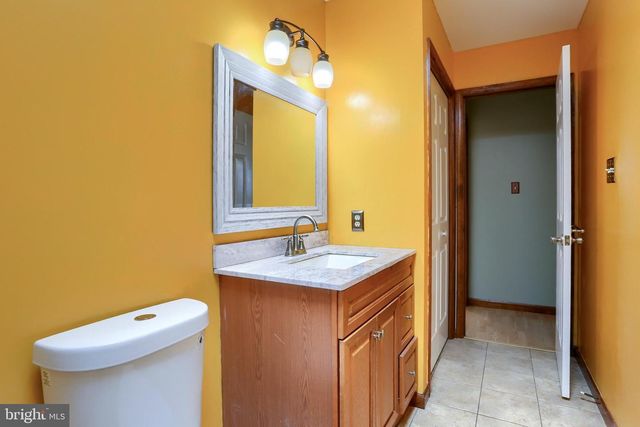 888 SUNNY HILL LN, Harrisburg, PA 17111