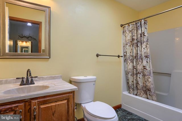 888 SUNNY HILL LN, Harrisburg, PA 17111