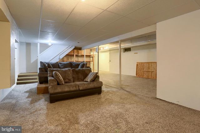 888 SUNNY HILL LN, Harrisburg, PA 17111