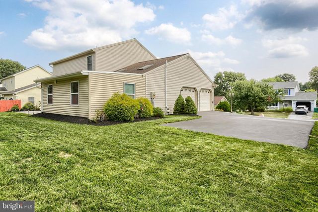 888 SUNNY HILL LN, Harrisburg, PA 17111