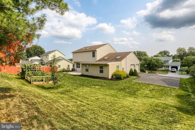 888 SUNNY HILL LN, Harrisburg, PA 17111
