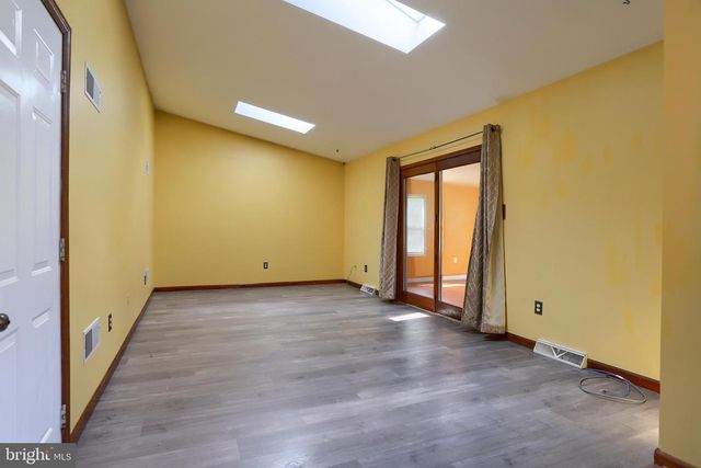 888 SUNNY HILL LN, Harrisburg, PA 17111