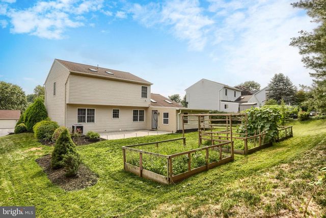 888 SUNNY HILL LN, Harrisburg, PA 17111
