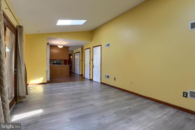 888 SUNNY HILL LN, Harrisburg, PA 17111