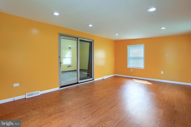 888 SUNNY HILL LN, Harrisburg, PA 17111