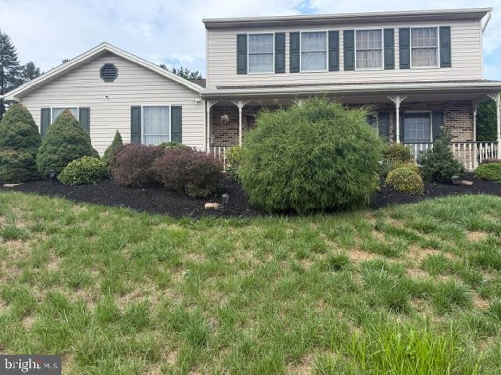 888 SUNNY HILL LN, Harrisburg, PA 17111