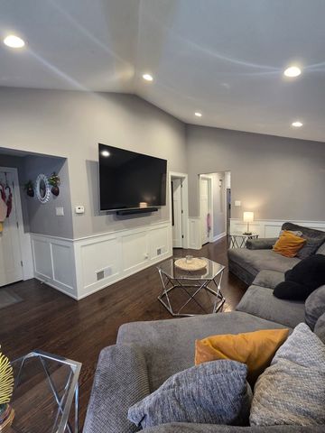 5537 S Massasoit Avenue, Chicago, IL 60638