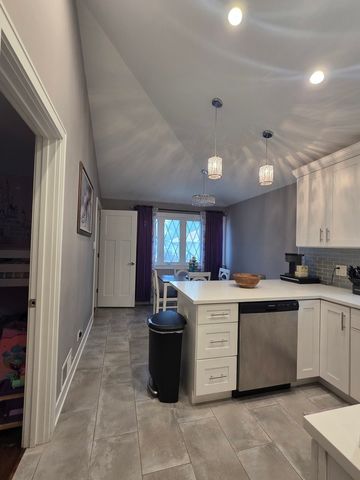 5537 S Massasoit Avenue, Chicago, IL 60638