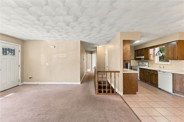 45 Dupont Circle, North Kingstown, RI 02852