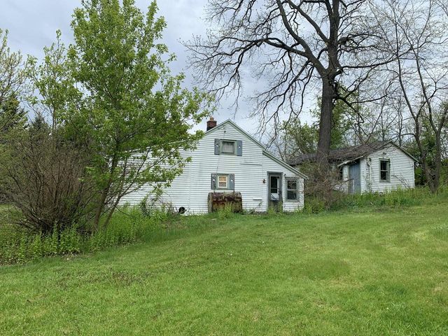 N76W28065 Center Oak ROAD, Hartland, WI 53029