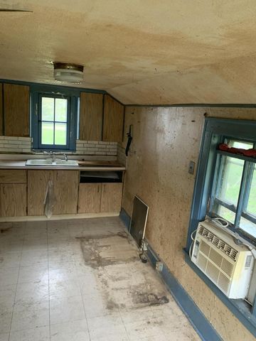 N76W28065 Center Oak ROAD, Hartland, WI 53029
