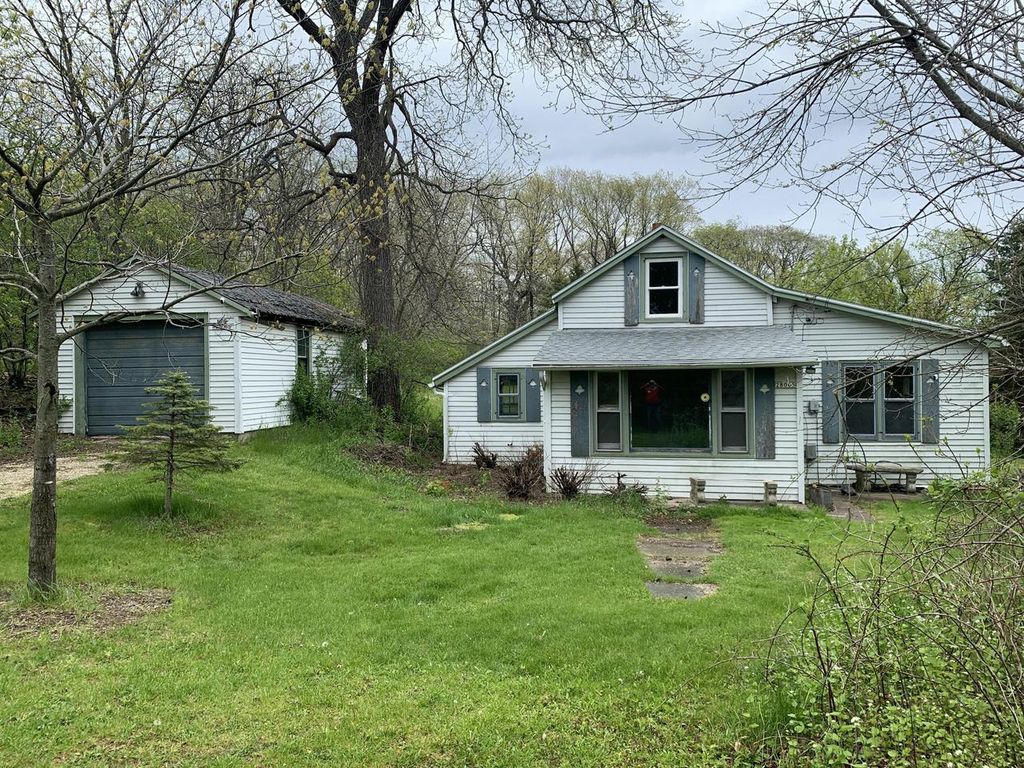 N76W28065 Center Oak ROAD, Hartland, WI 53029
