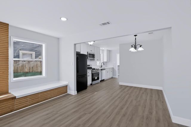 2941 clay St, Sacramento, CA 95815