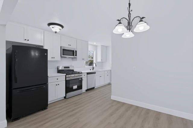 2941 clay St, Sacramento, CA 95815