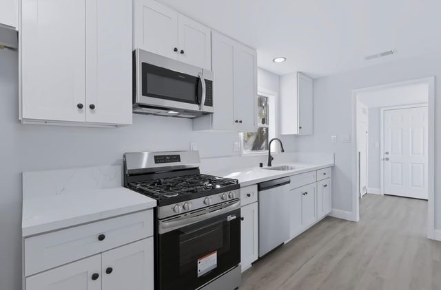 2941 clay St, Sacramento, CA 95815