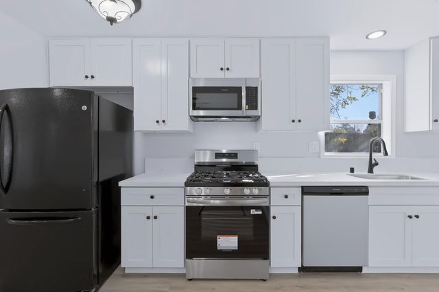 2941 clay St, Sacramento, CA 95815