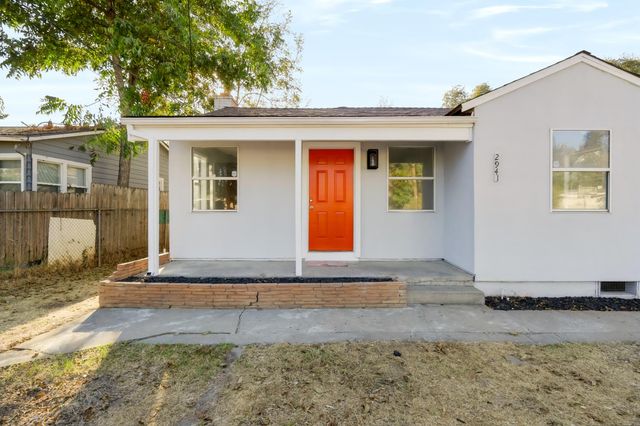 2941 clay St, Sacramento, CA 95815