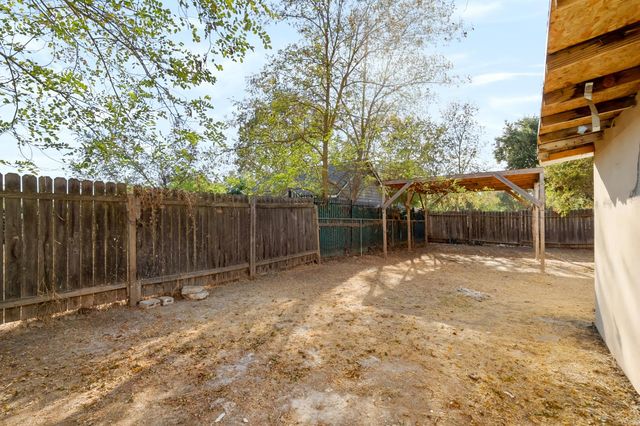 2941 clay St, Sacramento, CA 95815