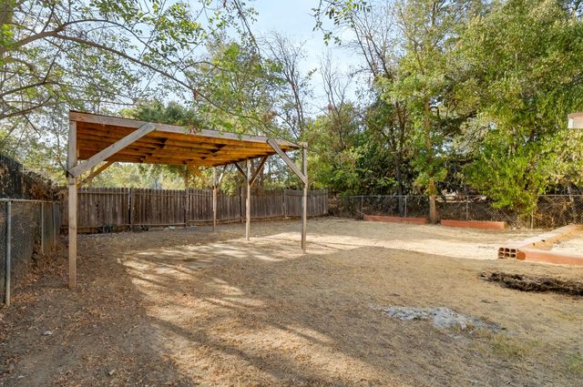 2941 clay St, Sacramento, CA 95815