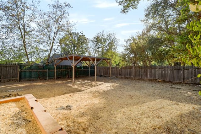 2941 clay St, Sacramento, CA 95815