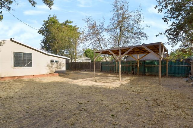 2941 clay St, Sacramento, CA 95815