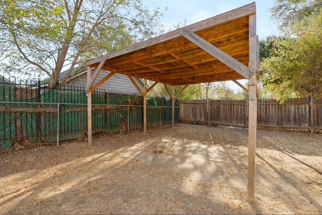 2941 clay St, Sacramento, CA 95815